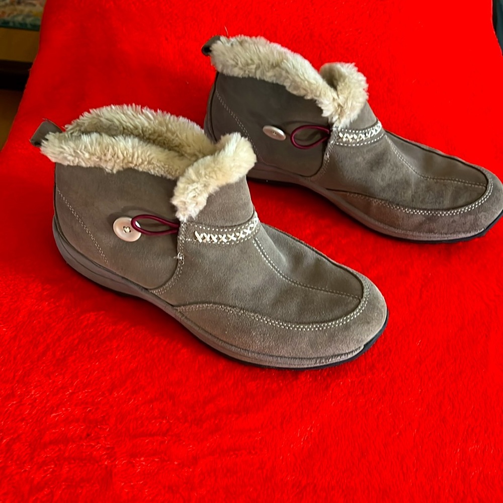 Women’s Moccasins Easy Spirit Essleighride 10M new w/box